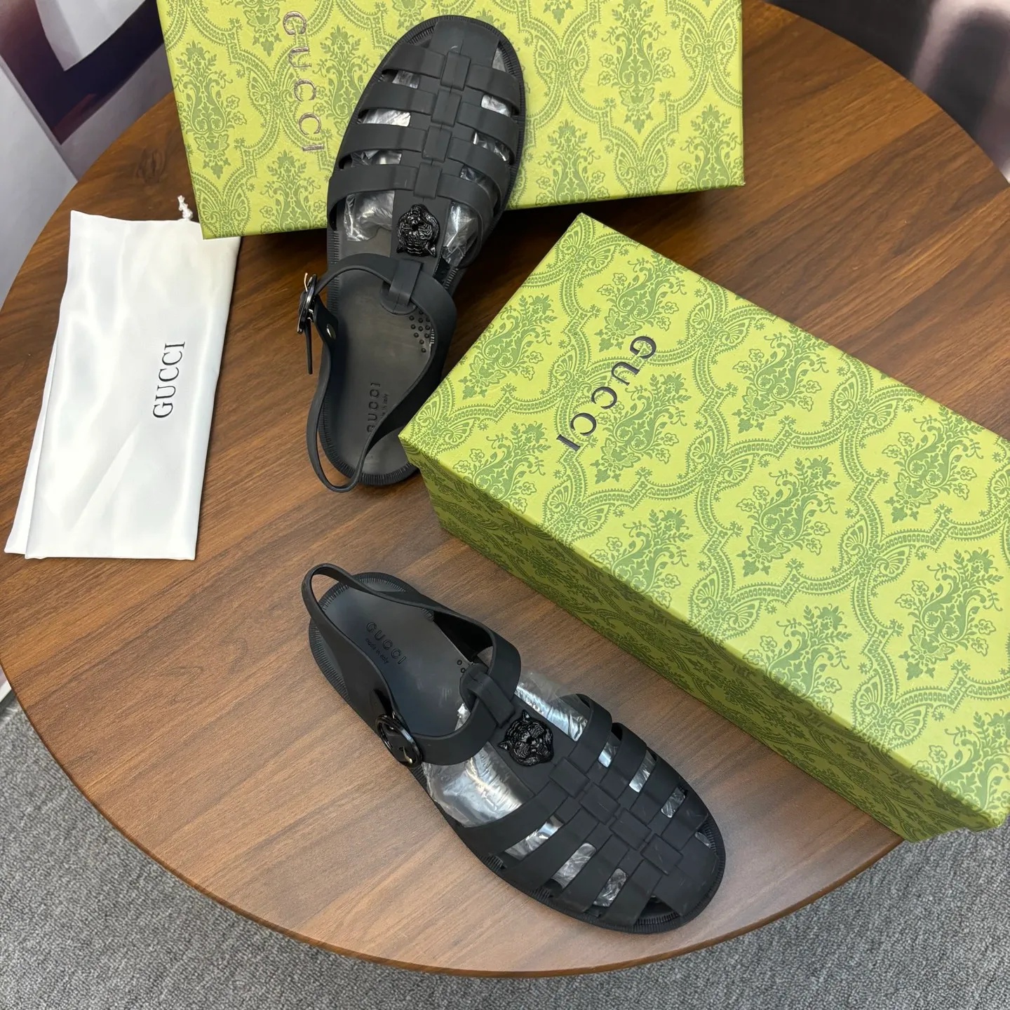 Men's shoes 260💰 [Gucci] Counter quality, top-quality original goods, real photos! Original TPU material, fine workmanship, comfortable; genuine 1:1 replica Size: 36 ~ 46